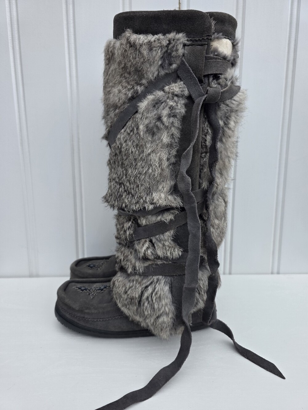 Manitobah Mukluks Tall Wrap Winter Snow Boots Charcoal Grey Rabbit Fur Size W6 - Picture 4 of 16